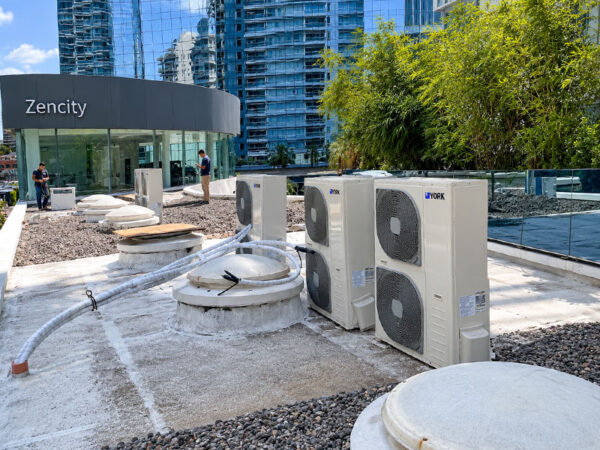 Instalación de equipos piso techo en concesionaria Triumph Zencity — foto 6