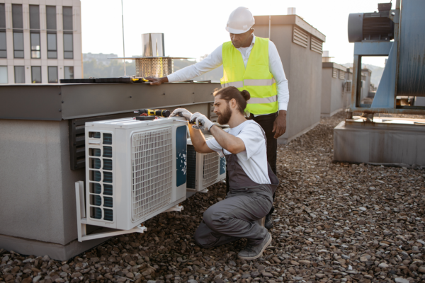 Maximizando la eficiencia: instalación profesional de chillers y su impacto en el consumo energético